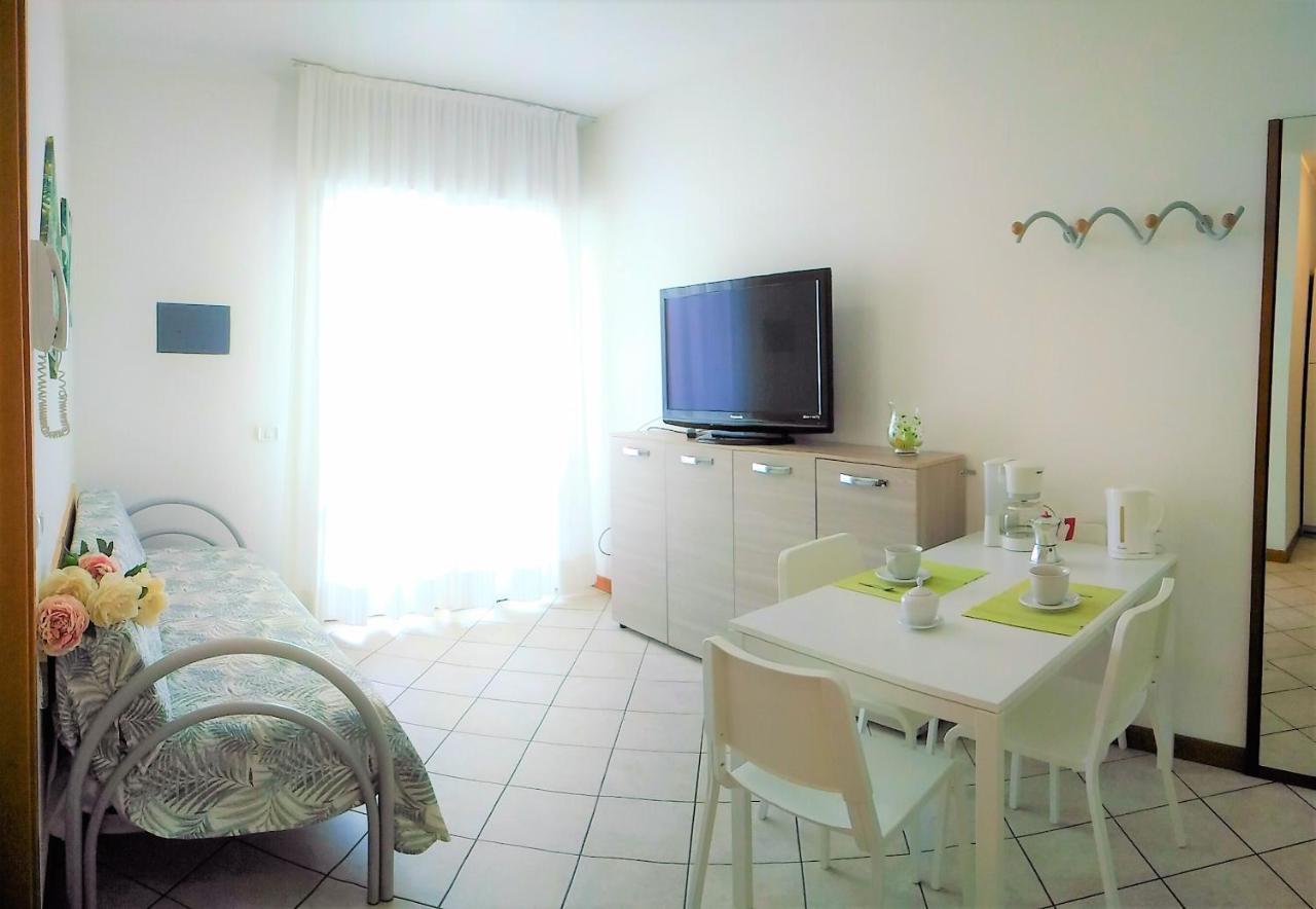 Green Holiday Wohnung Mit Schwimmbad Bibione Buitenkant foto