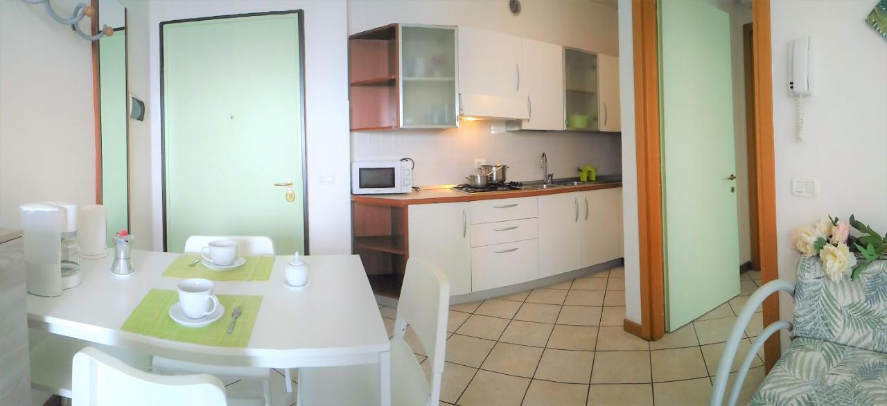 Green Holiday Wohnung Mit Schwimmbad Bibione Buitenkant foto