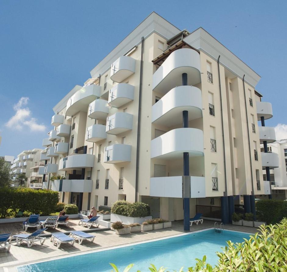 Green Holiday Wohnung Mit Schwimmbad Bibione Buitenkant foto